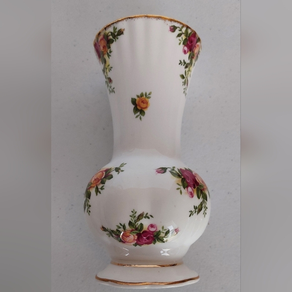 SOLD Royal Albert Old Country Roses Floral Vase Bone China Gold Trim - Picture 15 of 16